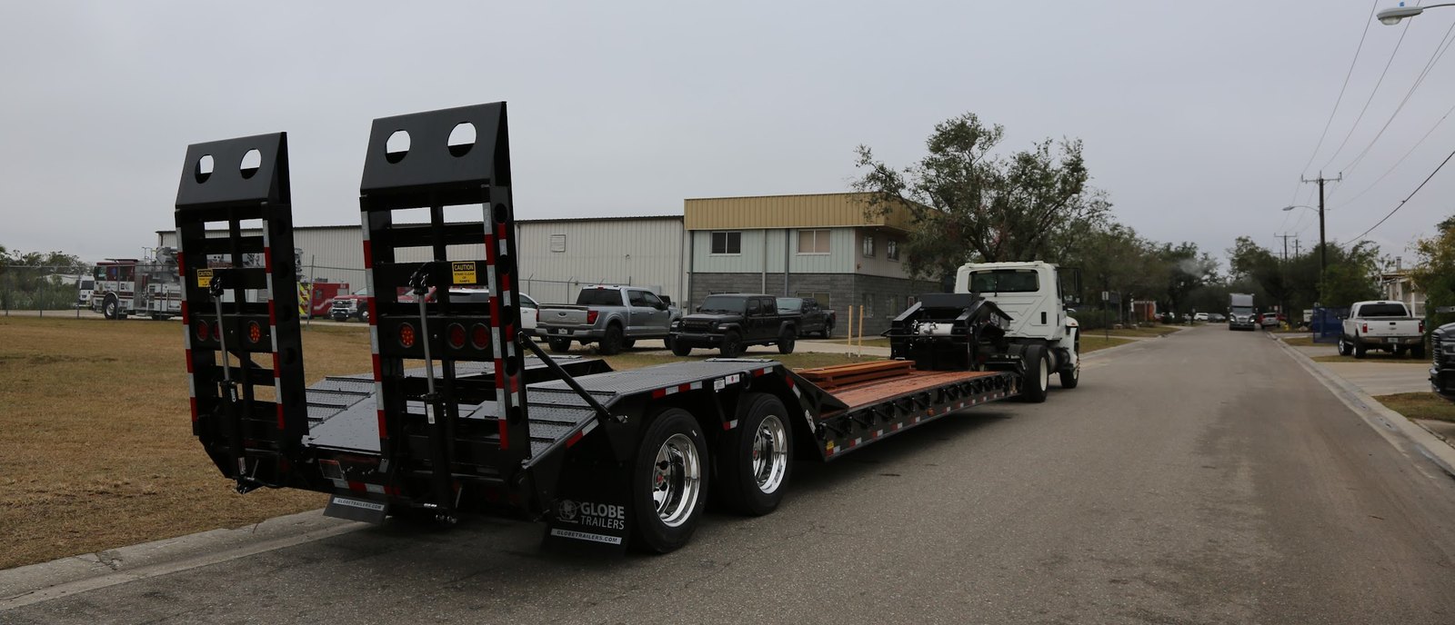 Globe 35 ton lowboy drawing 1193196 with beavertail rear ramps