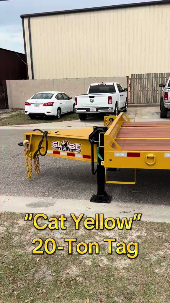 Cat Yellow 20-Ton Tag Trailer thumbnail